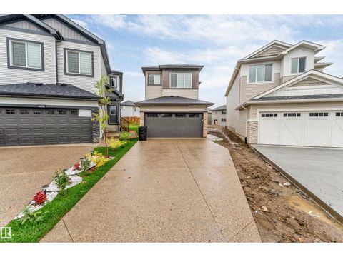 1336 11 AV NW Edmonton AB T6T2W4