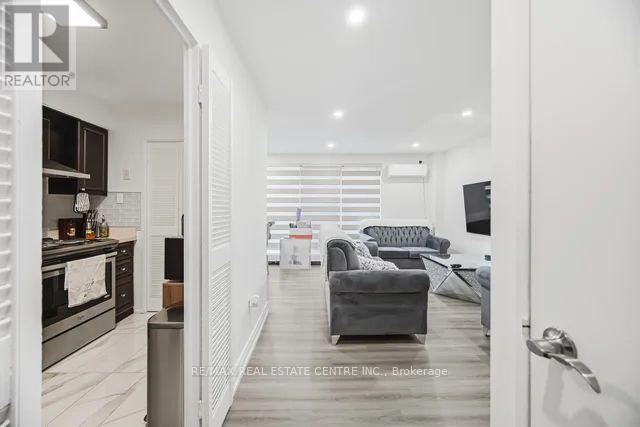 Photo 1 of 34 — 255 - 10 EDDYSTONE AVENUE Unit 255, Toronto (Glenfield-Jane Heights), ON M3N2T2