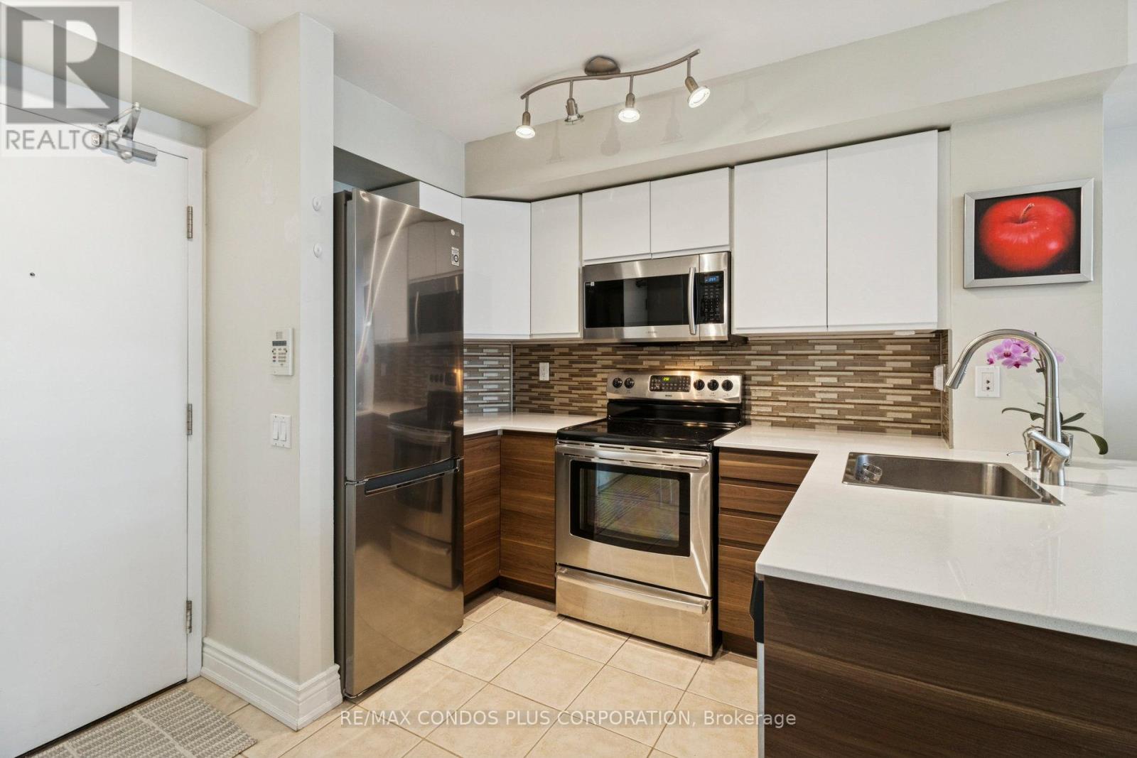 708 - 30 HARRISON GARDEN BOULEVARD