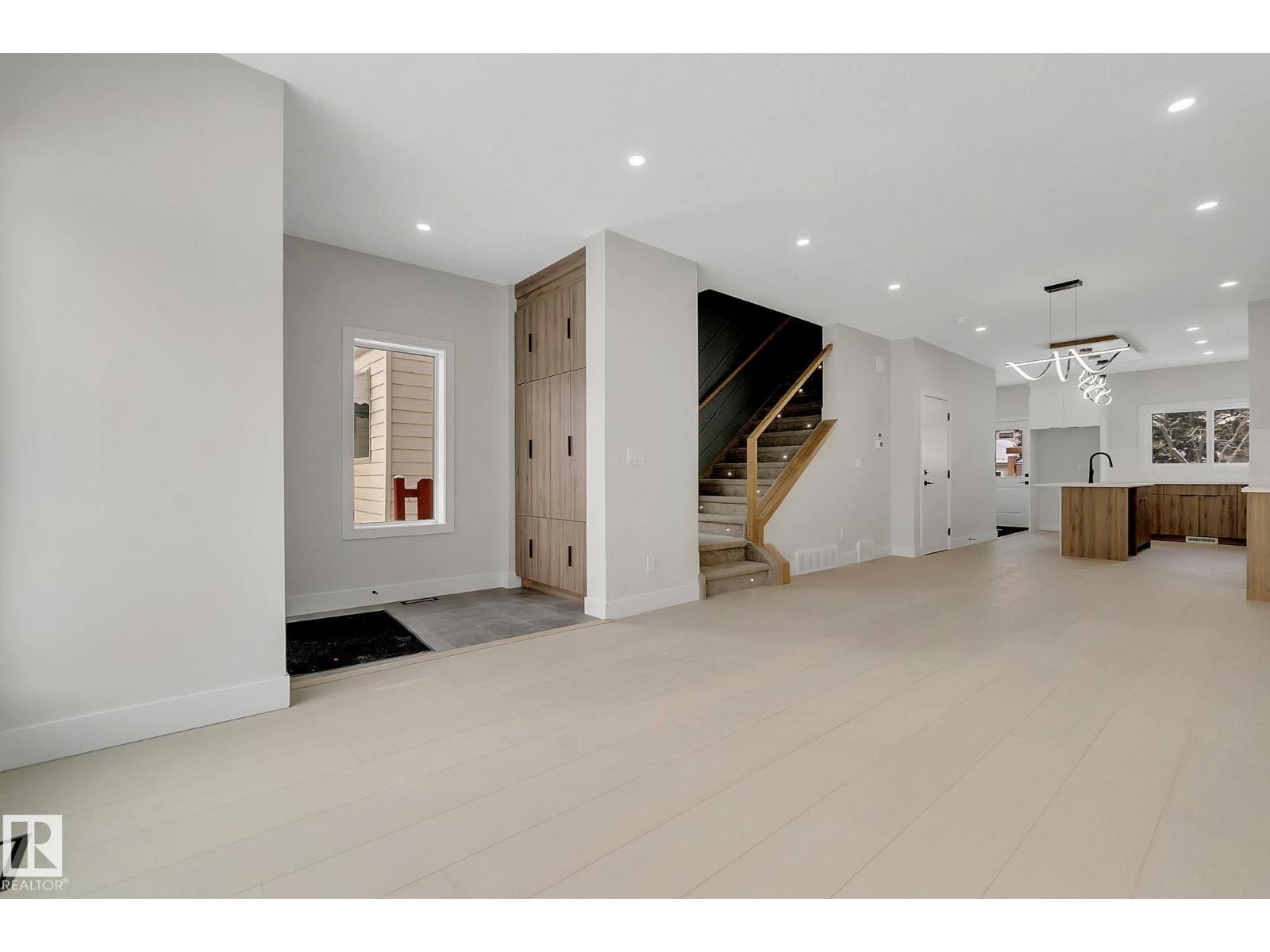 11132 72 AV NW