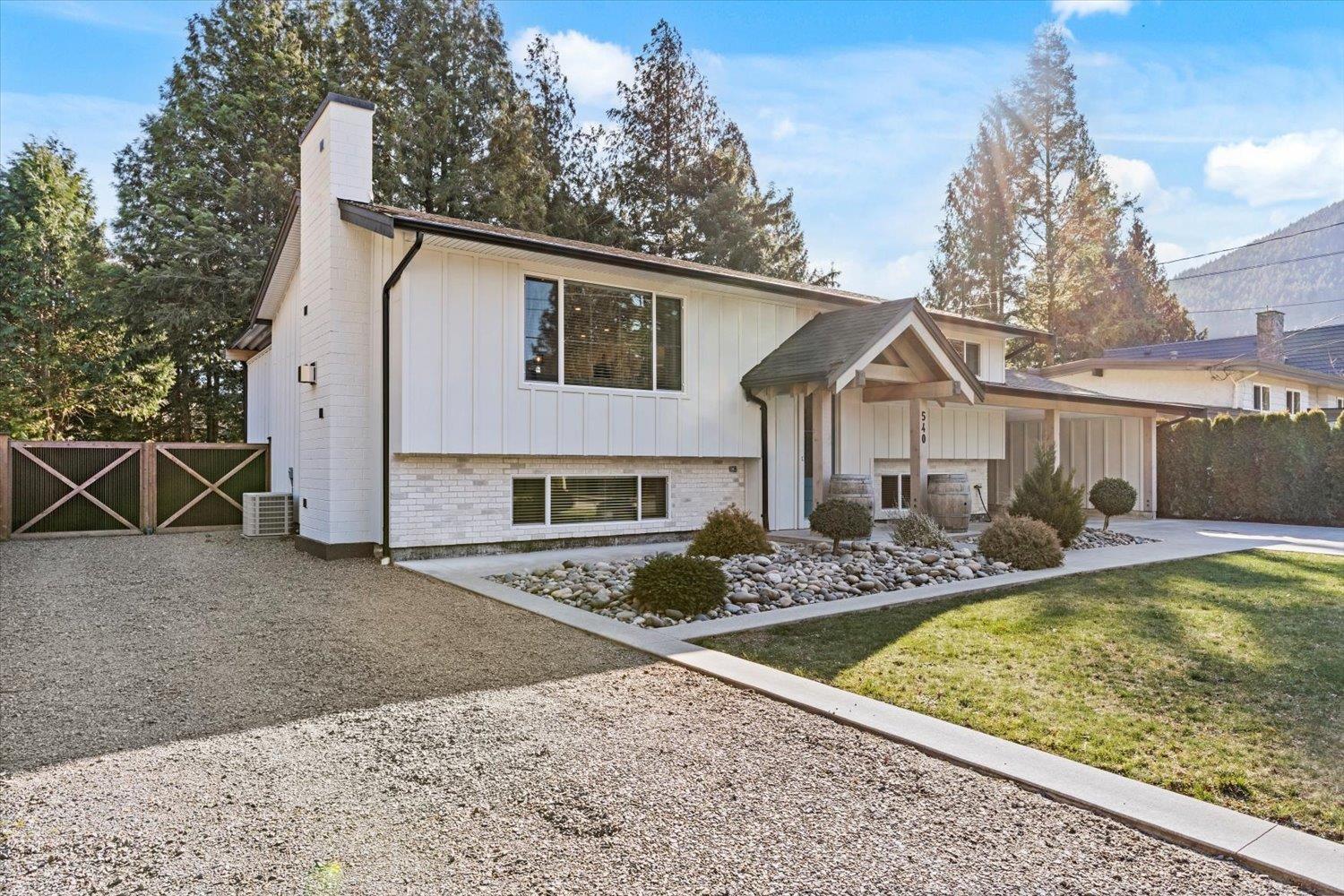 540 NAISMITH AVENUE|Harrison Hot Springs