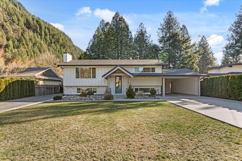 540 NAISMITH AVENUE|Harrison Hot Springs Harrison Hot Springs BC V0M1K0