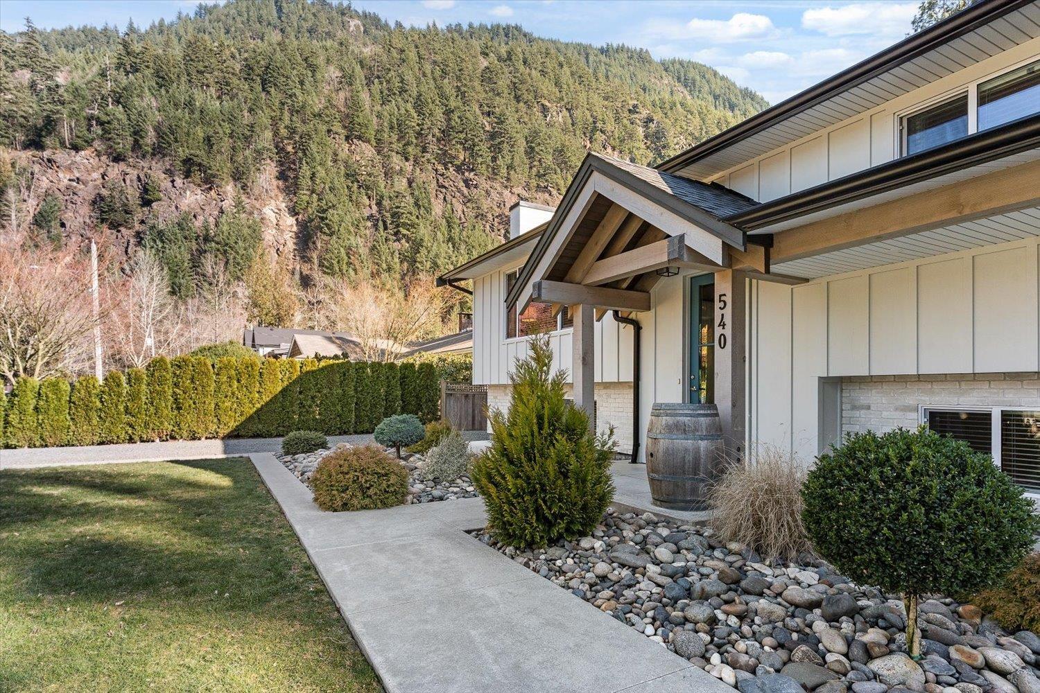 540 NAISMITH AVENUE|Harrison Hot Springs