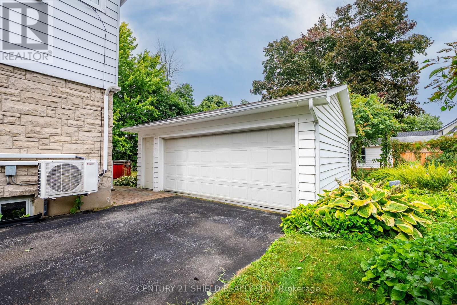 903 RIVERDALE AVENUE
