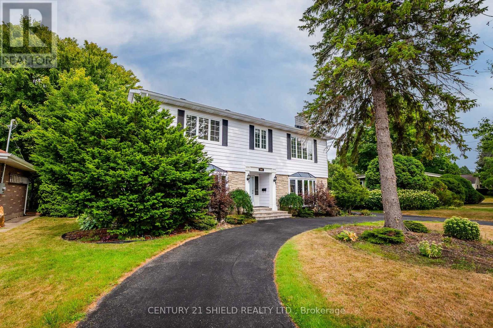 903 RIVERDALE AVENUE