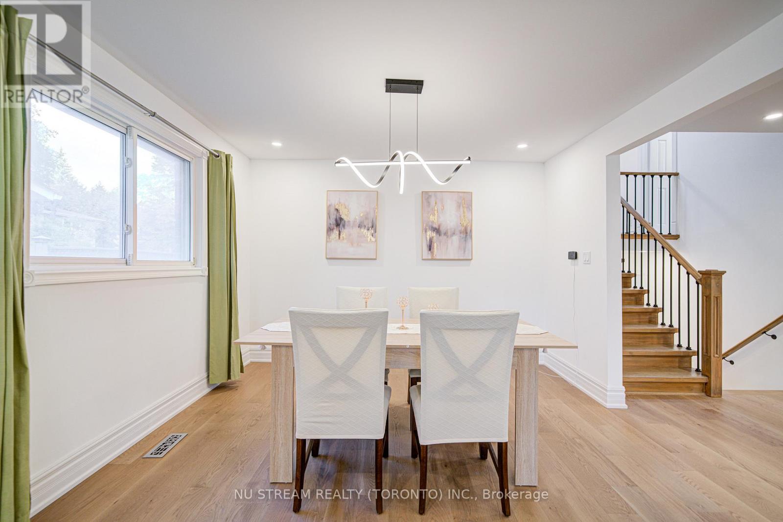 8 HEMINGWAY CRESCENT