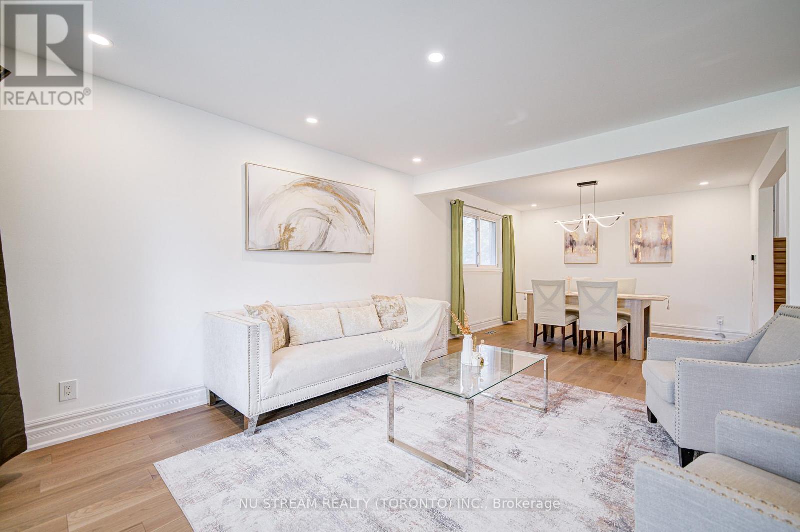 8 HEMINGWAY CRESCENT