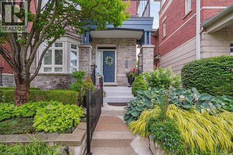 111 ST. LAWRENCE Drive Mississauga ON L5G4V2