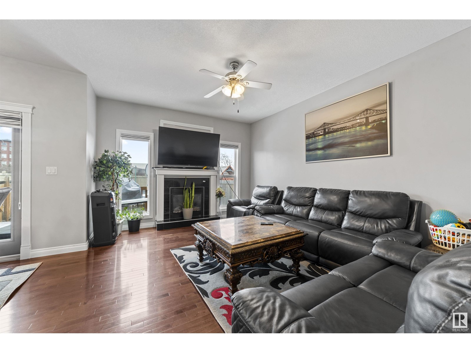 2511 29 ST NW