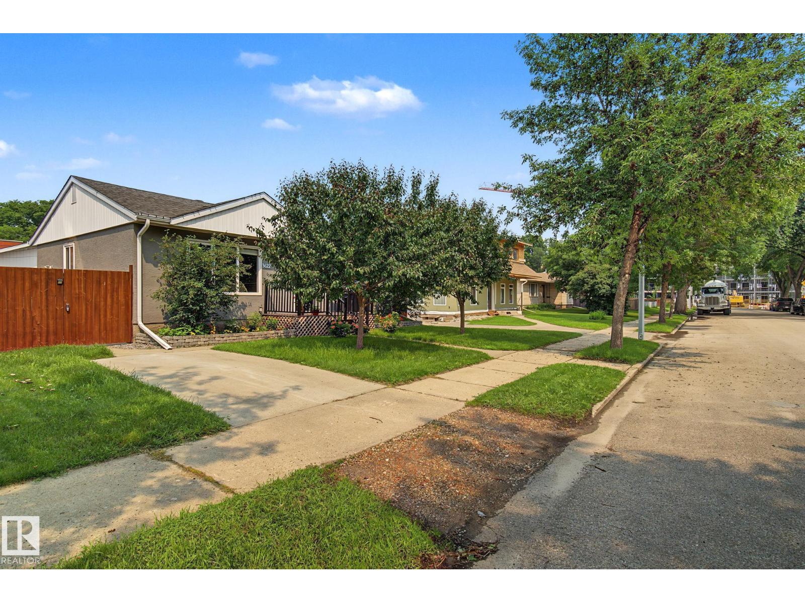 3622 115 AV NW