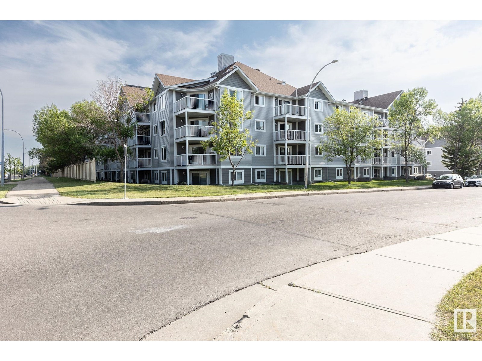 #222 5005 31 AV NW