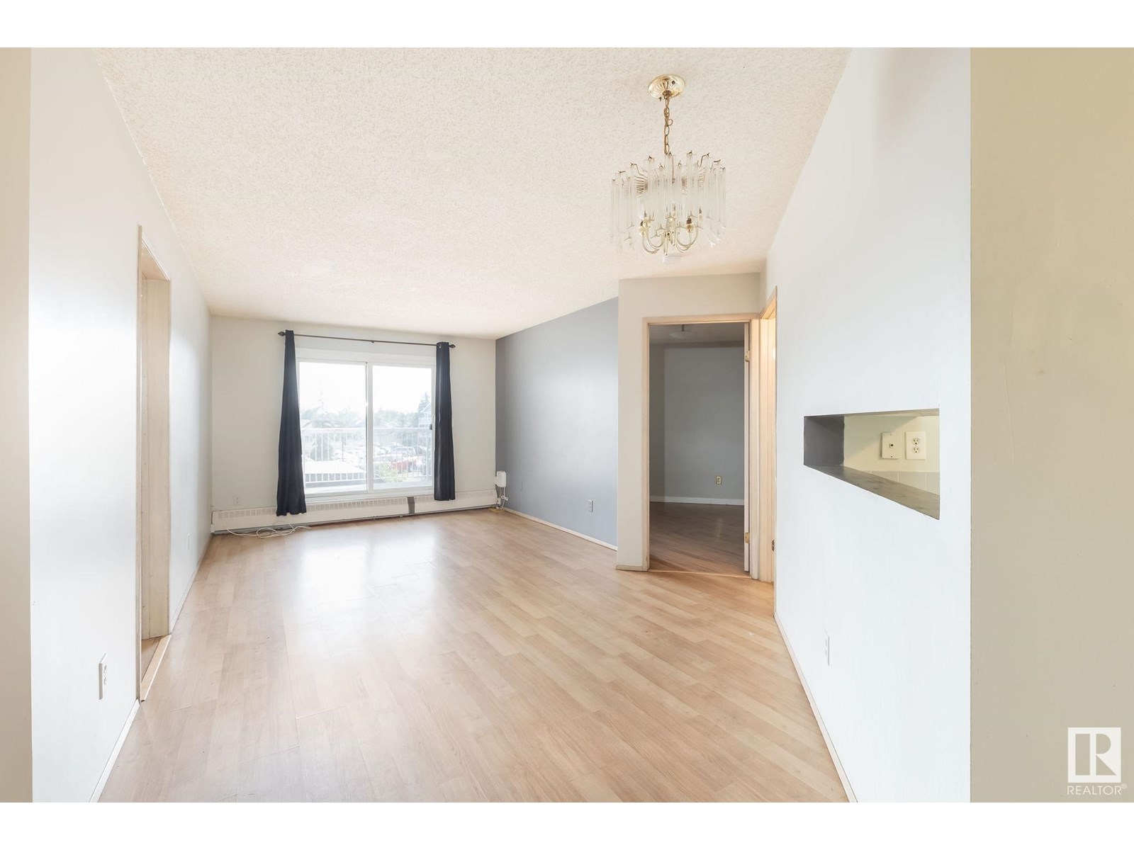 #222 5005 31 AV NW