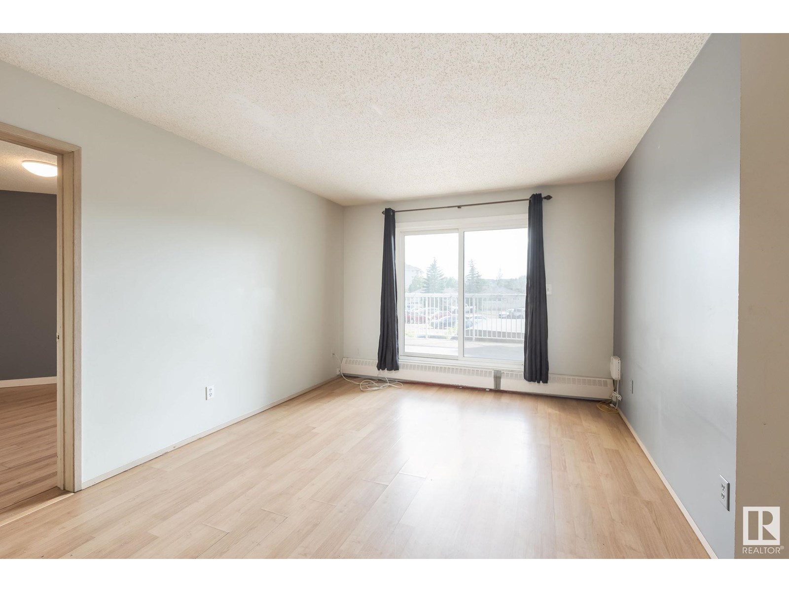 #222 5005 31 AV NW