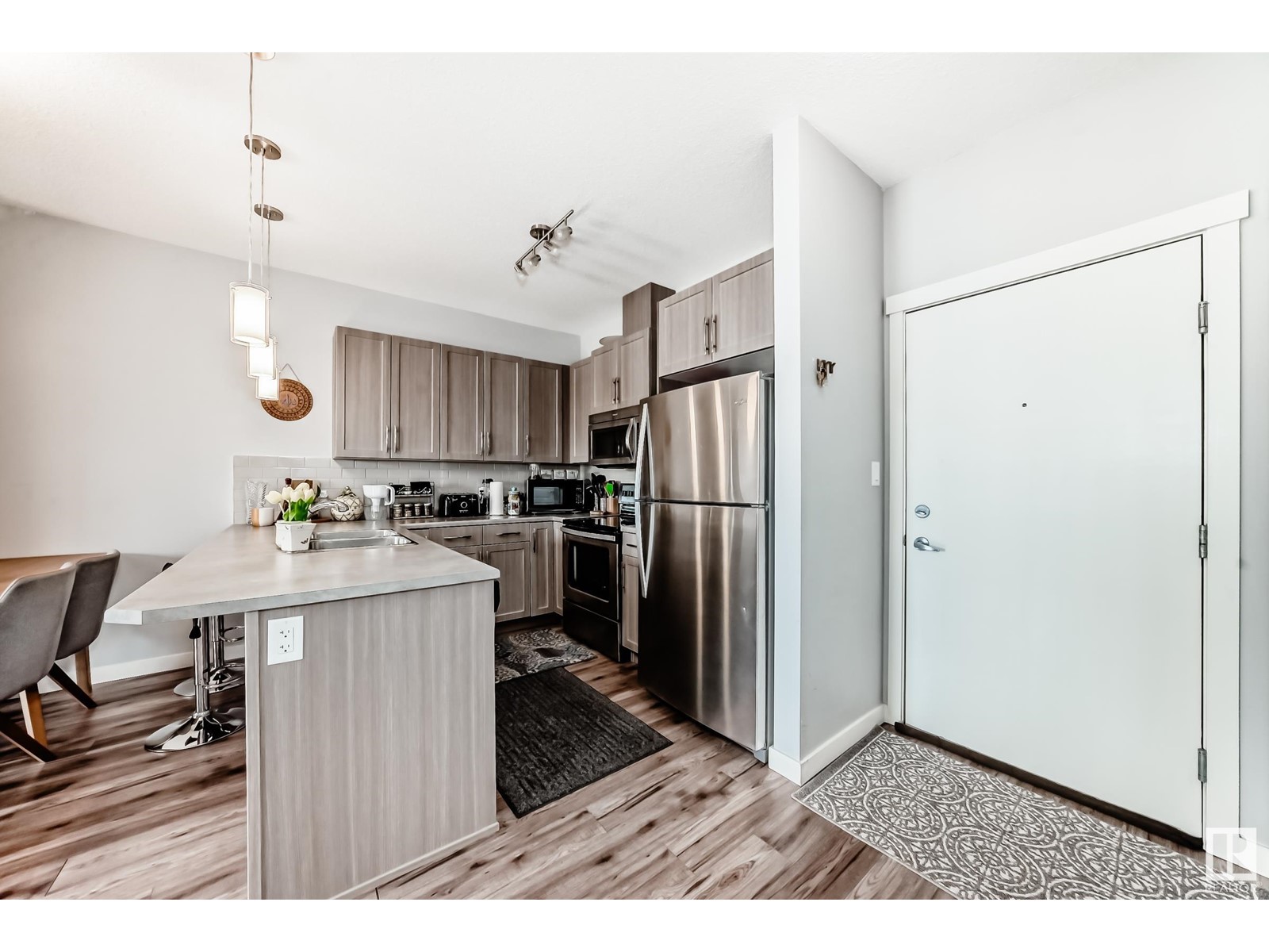 #208 812 Welsh DR SW
