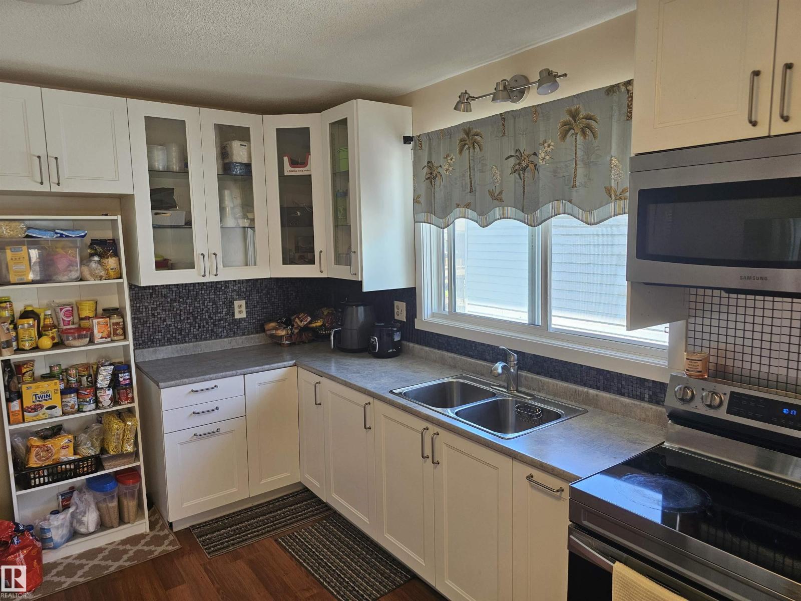 4304 121 AV NW