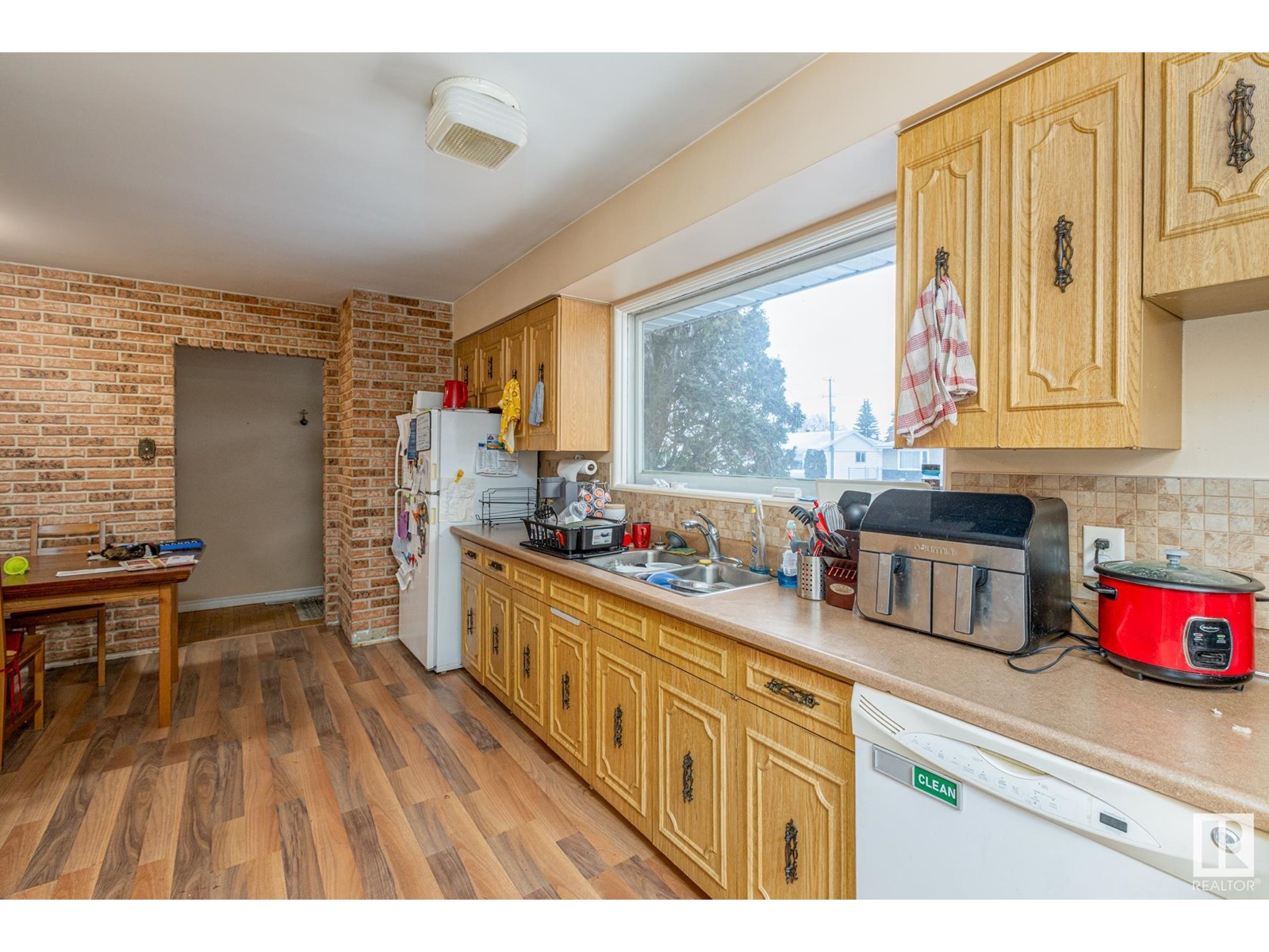 5211 101A AV NW