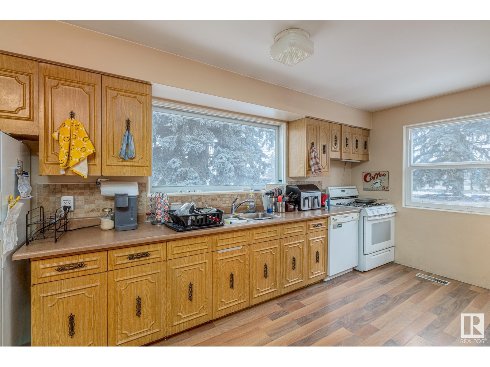 5211 101A AV NW