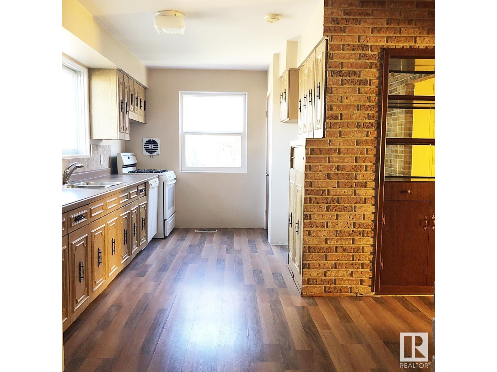 5211 101A AV NW