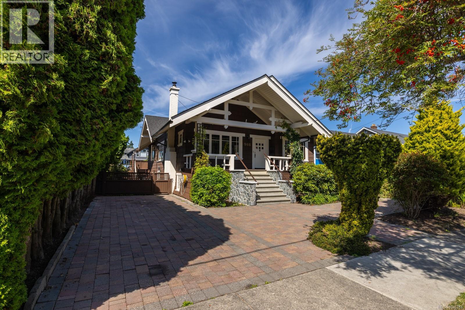 908 Cowichan St
