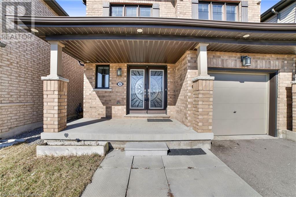 32 HEDGES Crescent