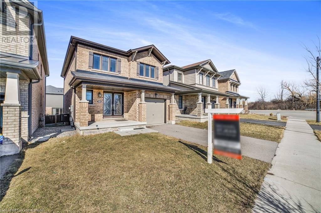 32 HEDGES Crescent