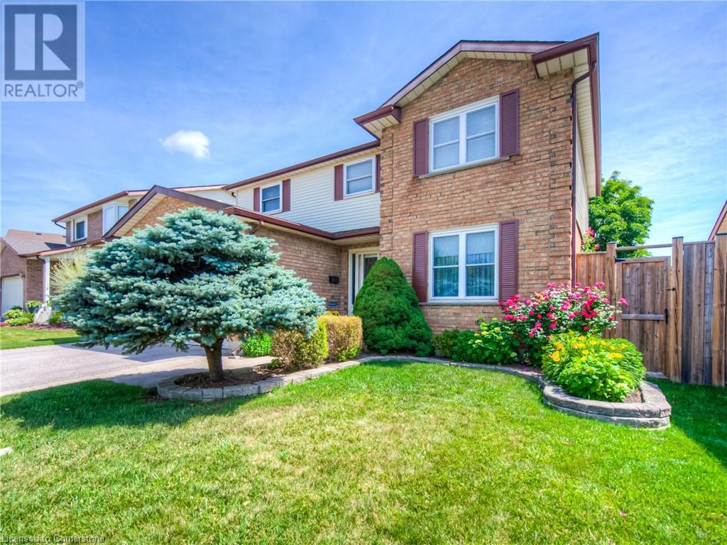 8 ASHLEY Court