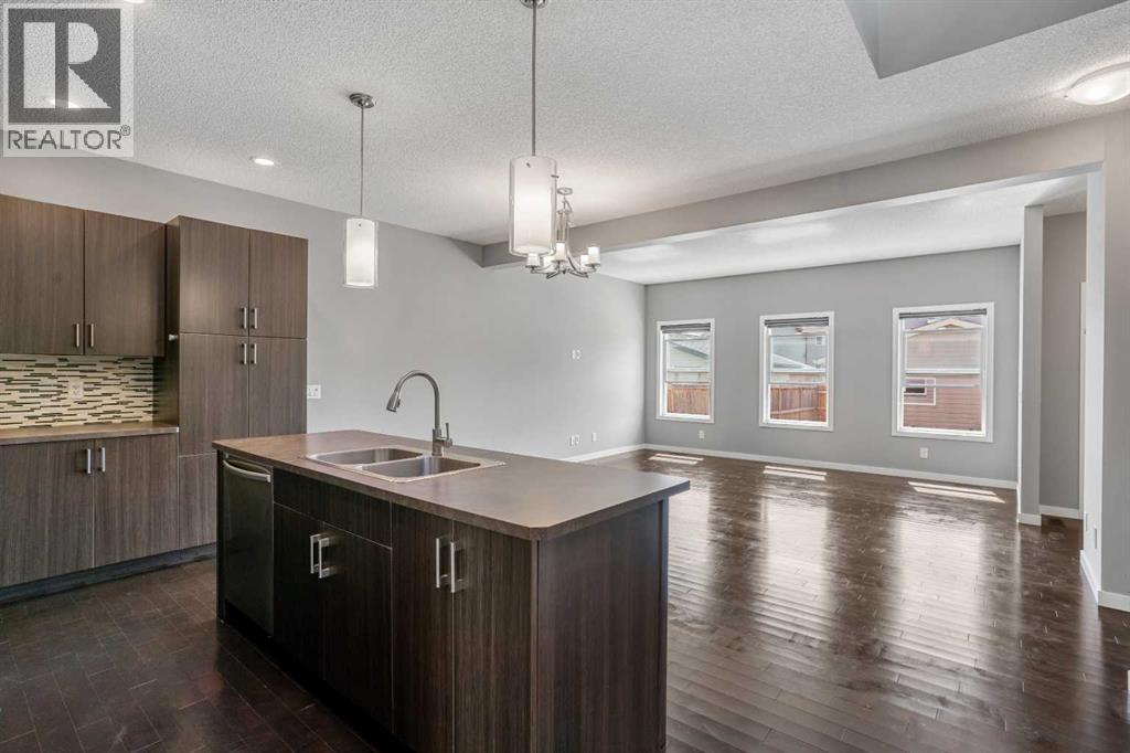 17 Skyview Point Common NE