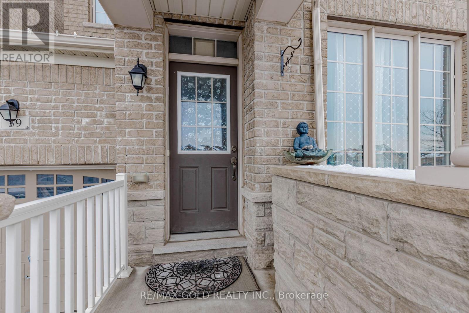 39 CHESTERWOOD CRESCENT