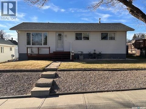 240 8th AVENUE NW Swift Current SK S9H0Z8