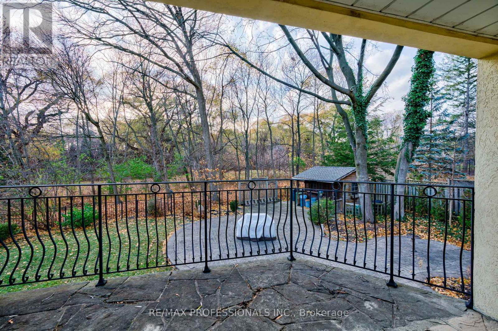 560 MEADOW WOOD ROAD