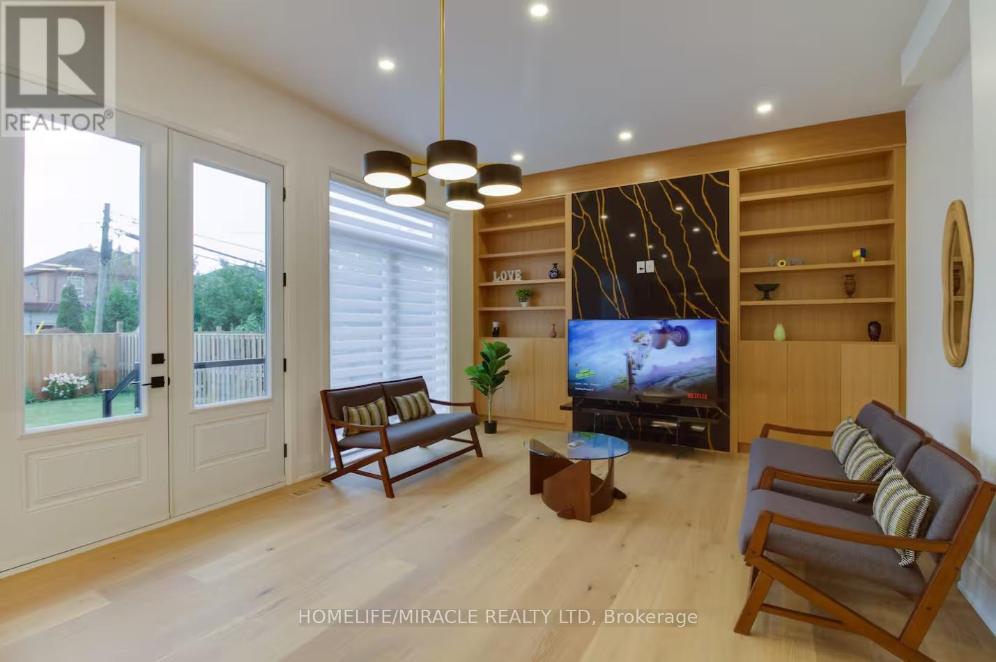 10 STAMFORD SQUARE S