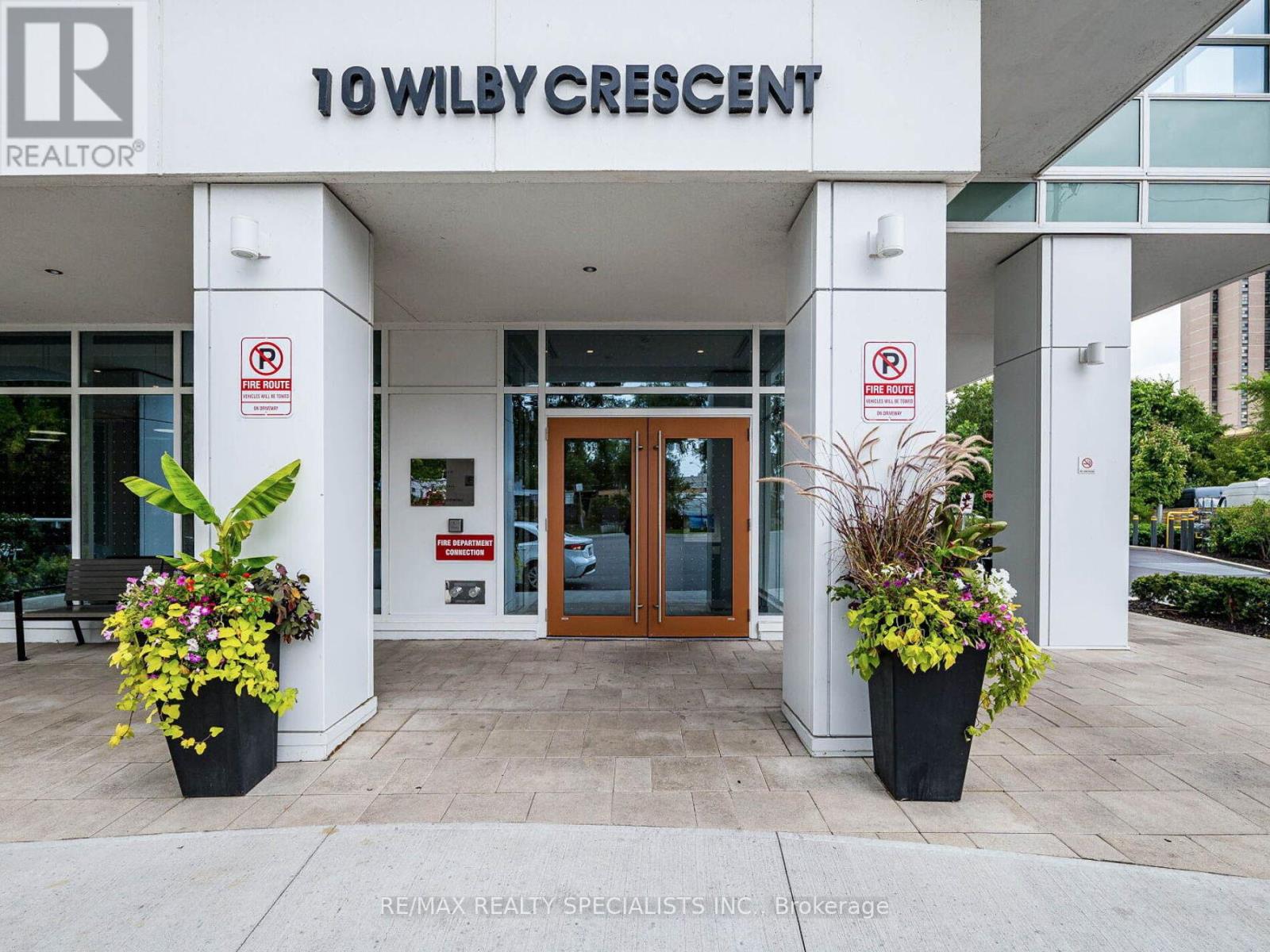 802 - 10 WILBY CRESCENT