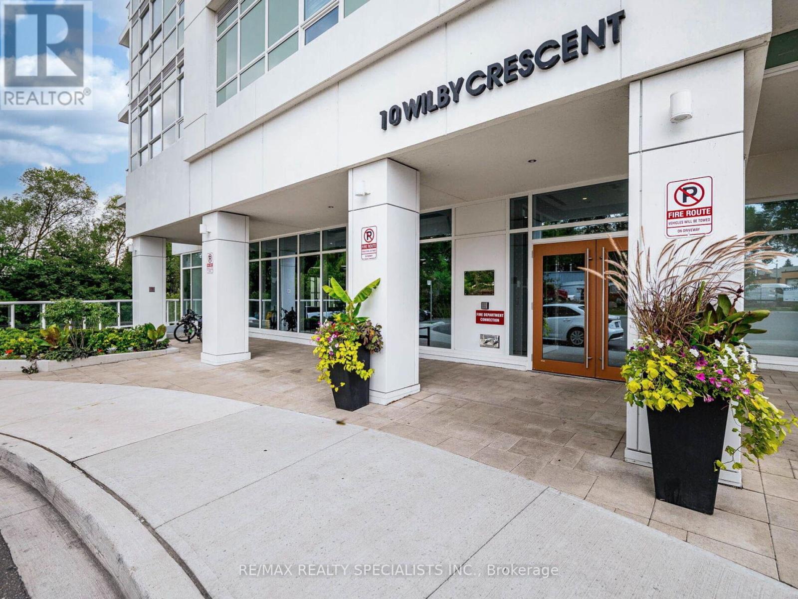 802 - 10 WILBY CRESCENT