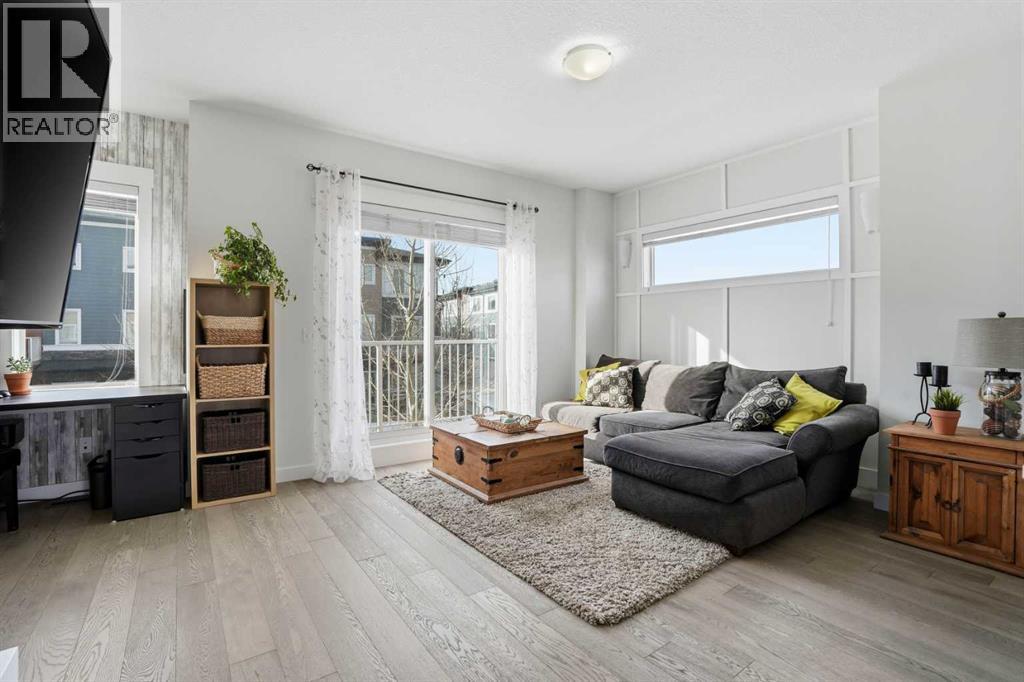 70, 111 Rainbow Falls Gate