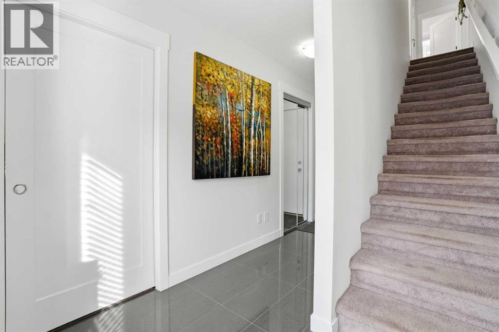 70, 111 Rainbow Falls Gate