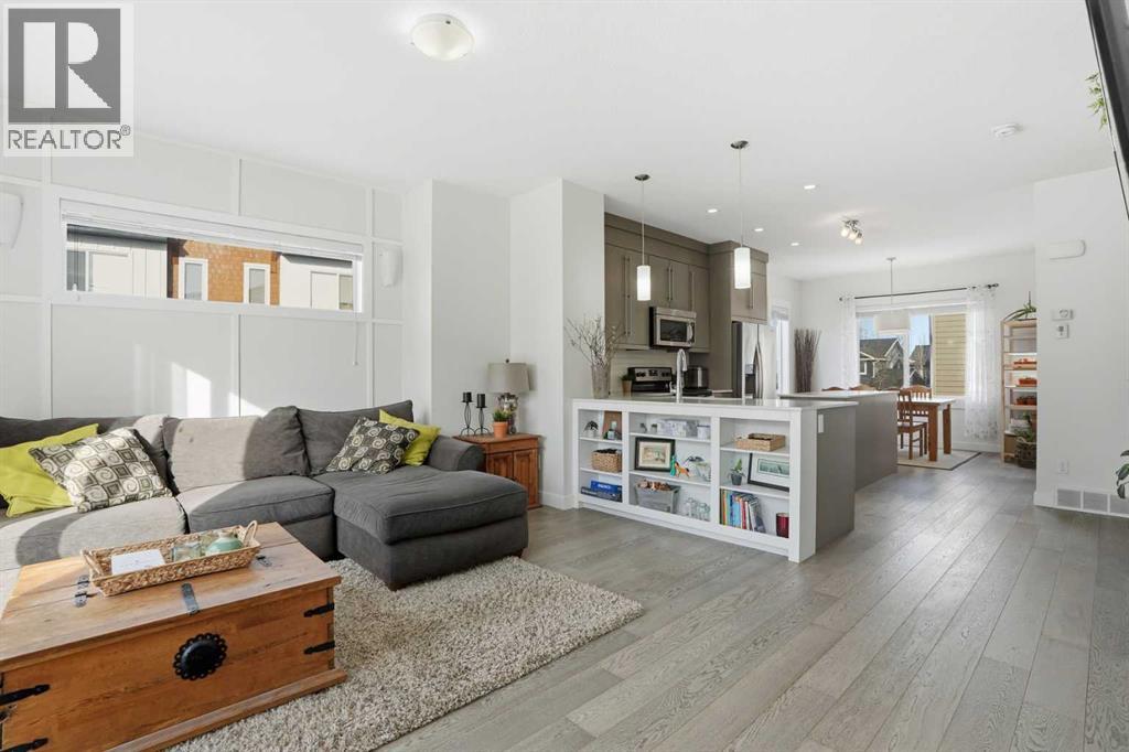 70, 111 Rainbow Falls Gate