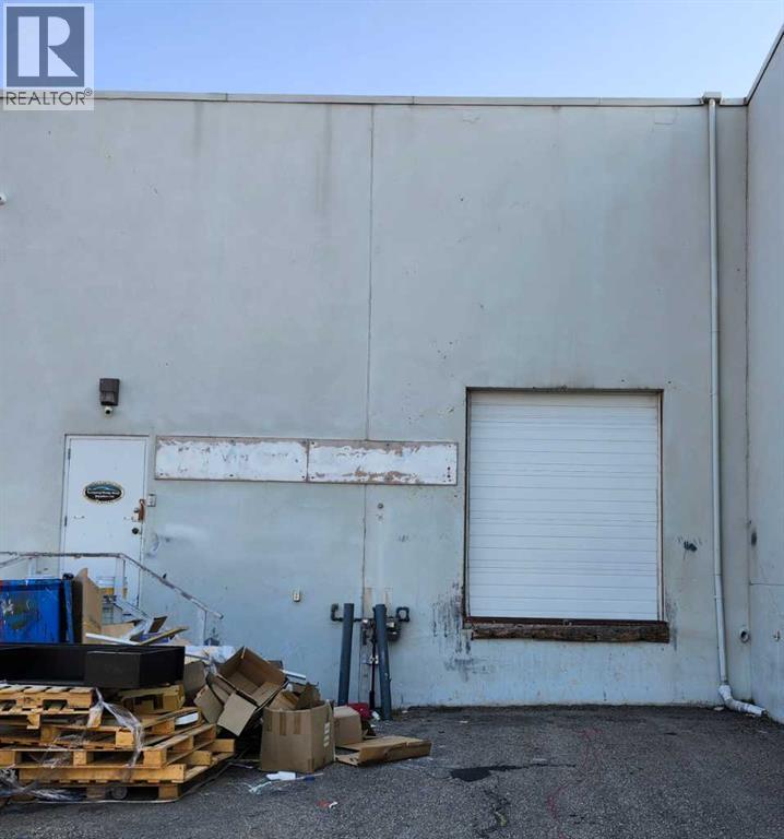 2, 2219 35 Avenue NE