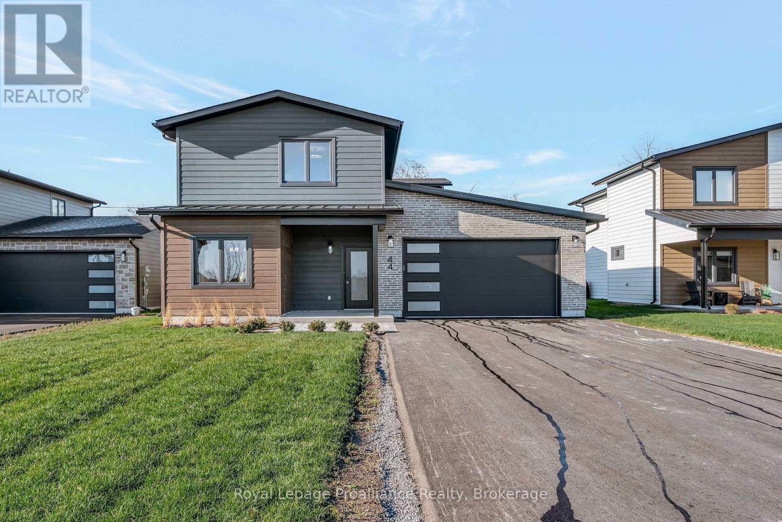 44 FRASER DRIVE
