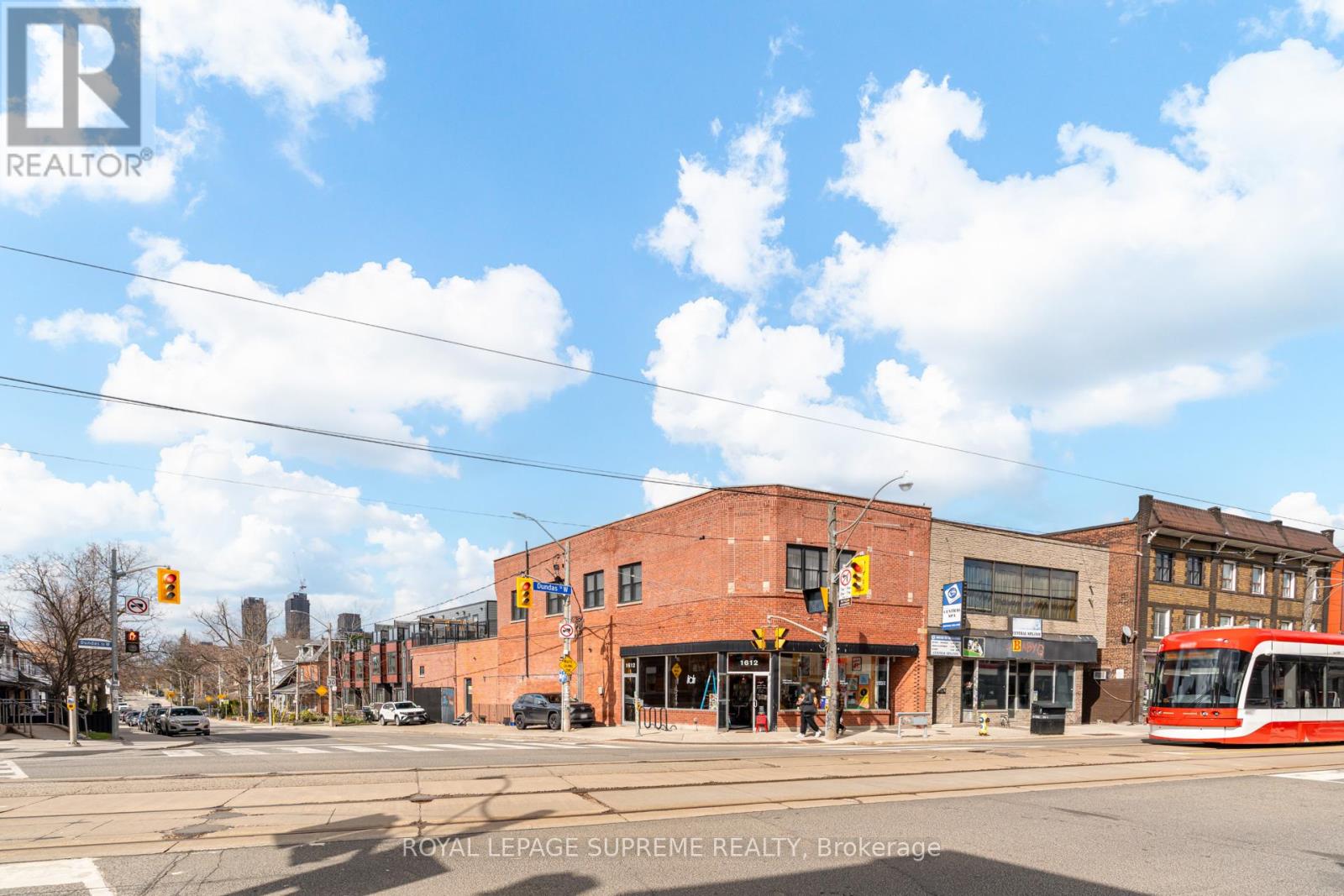 1612 DUNDAS STREET W