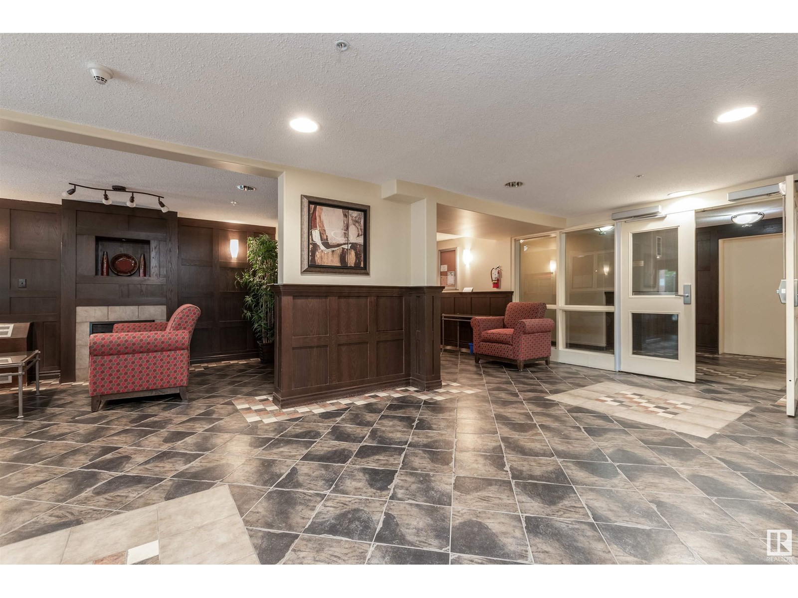 #107 7510 89 ST NW