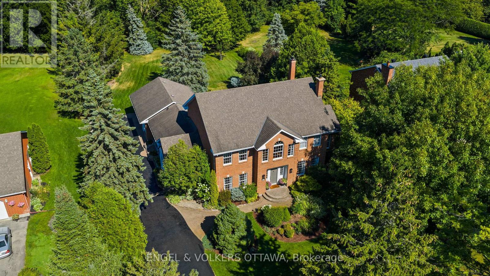 5557 PETTAPIECE CRESCENT