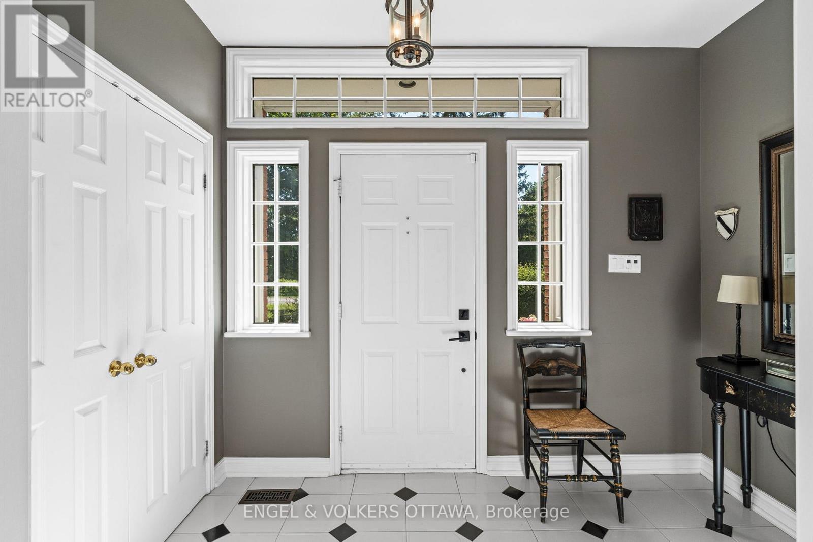 5557 PETTAPIECE CRESCENT