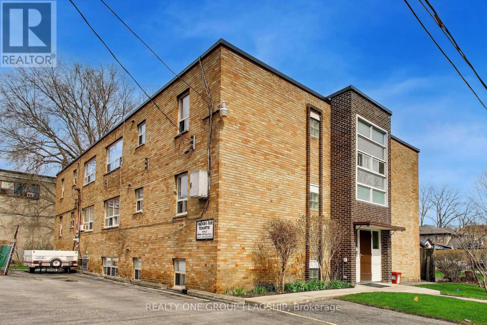 4 - 7 ELMWOOD AVENUE S