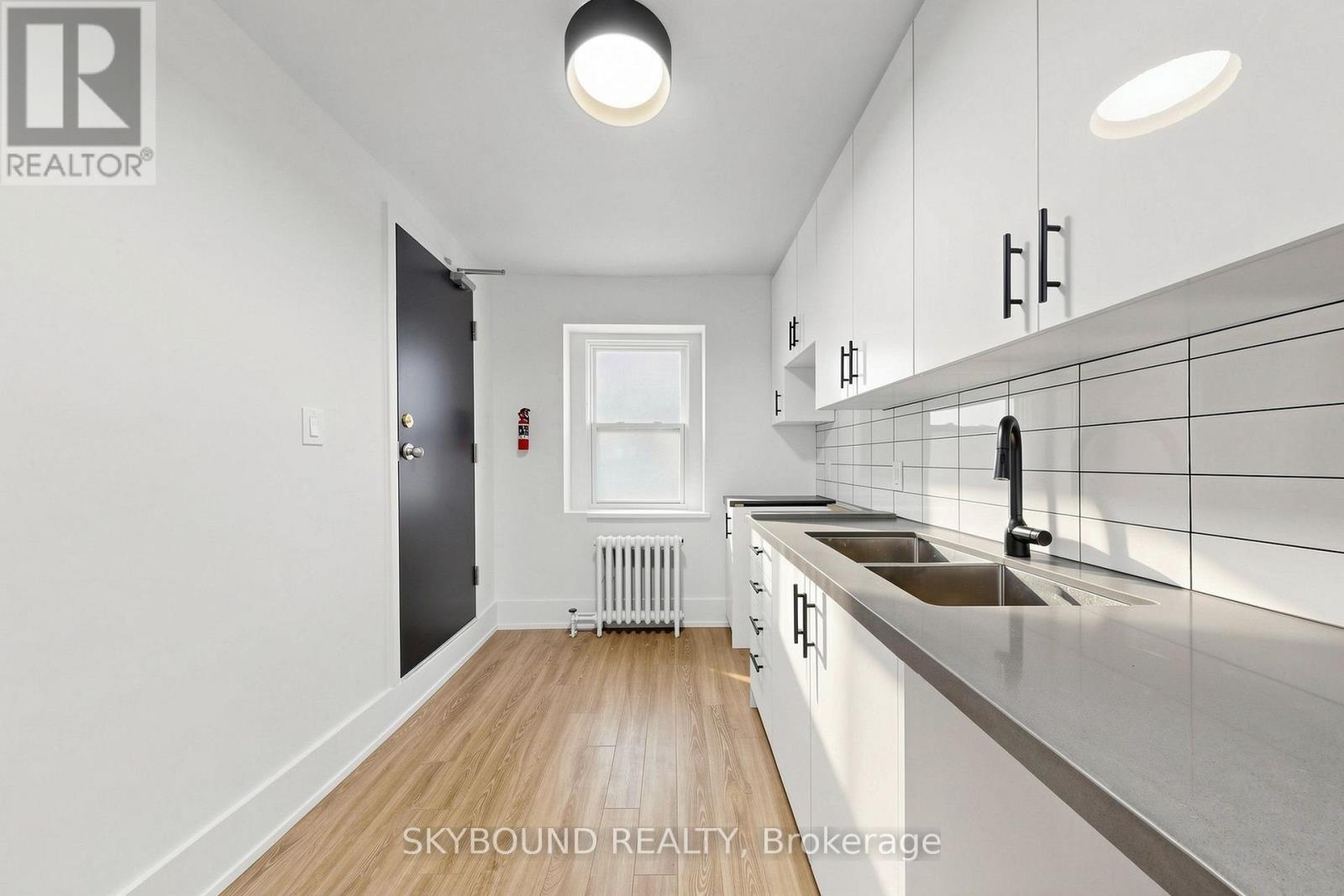15 - 1165 KINGSTON ROAD