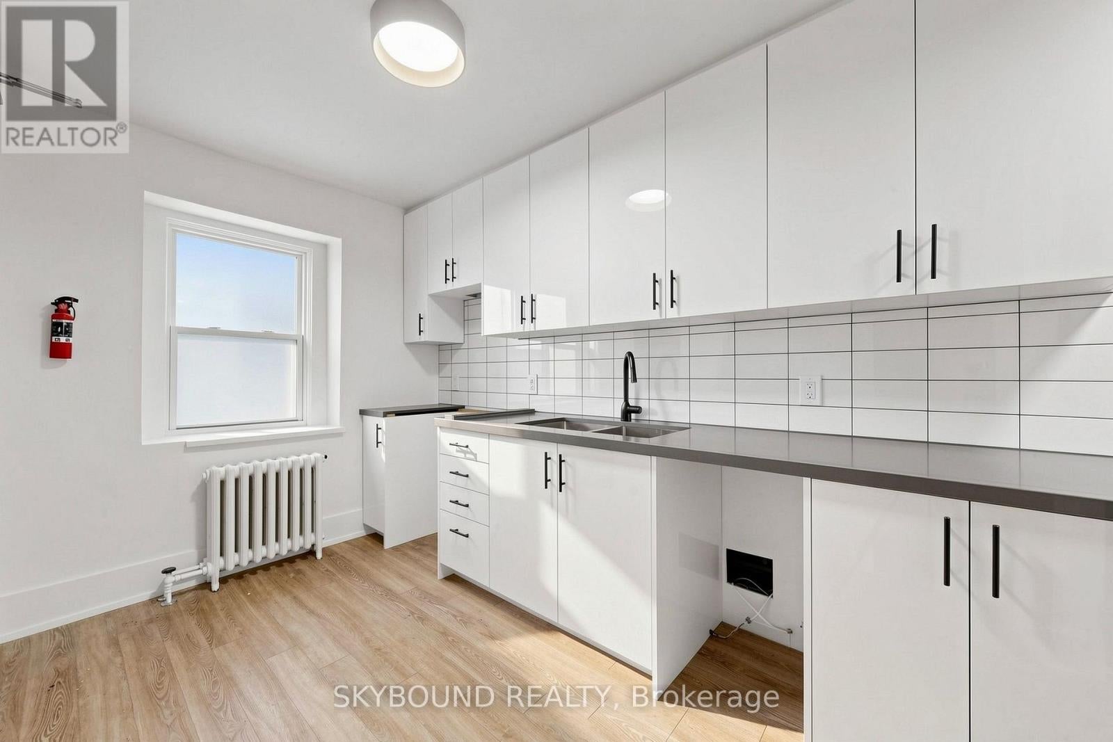 15 - 1165 KINGSTON ROAD