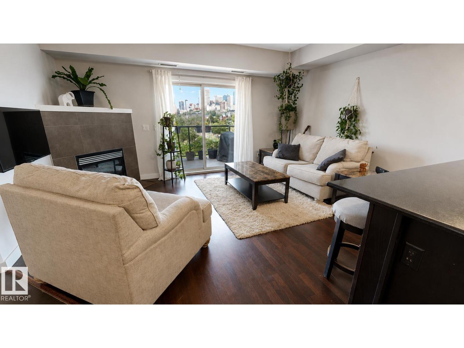 #405 9750 94 ST NW