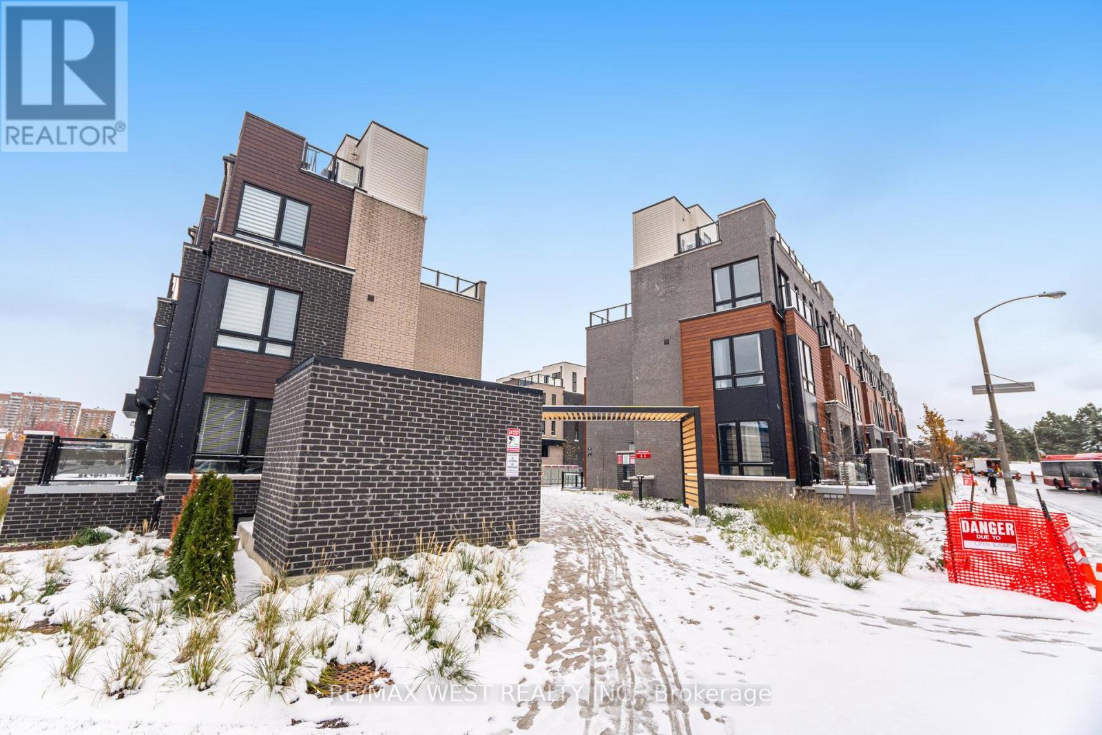 27 - 165 TAPSCOTT ROAD N