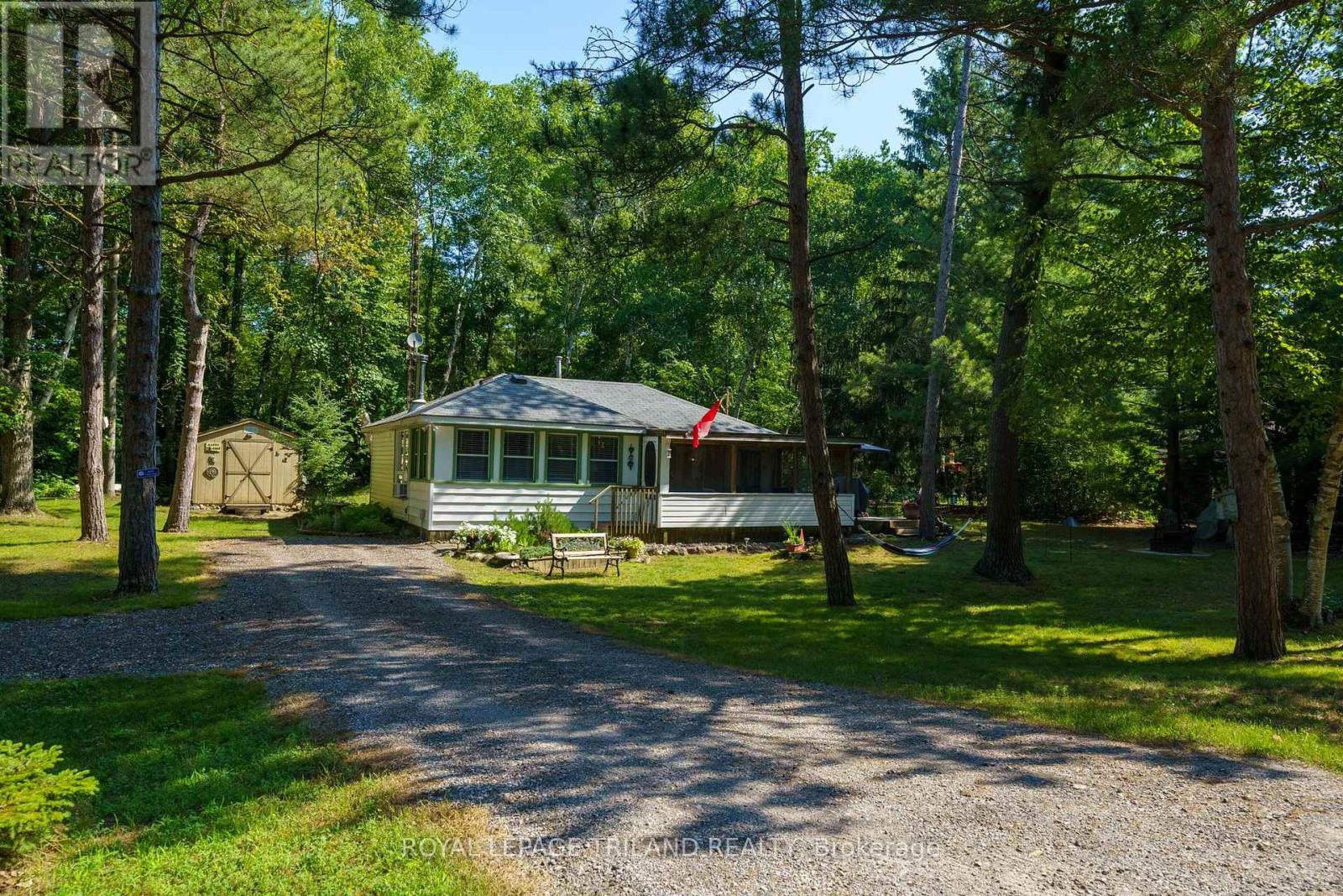 Photo 1 of 27 — 6326 HURON DRIVE, Lambton Shores (Kettle Point), ON N0N1J1