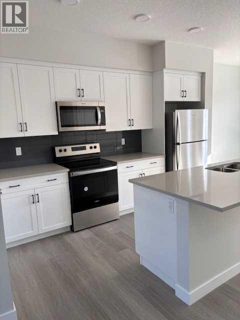 619 Savanna Crescent NE