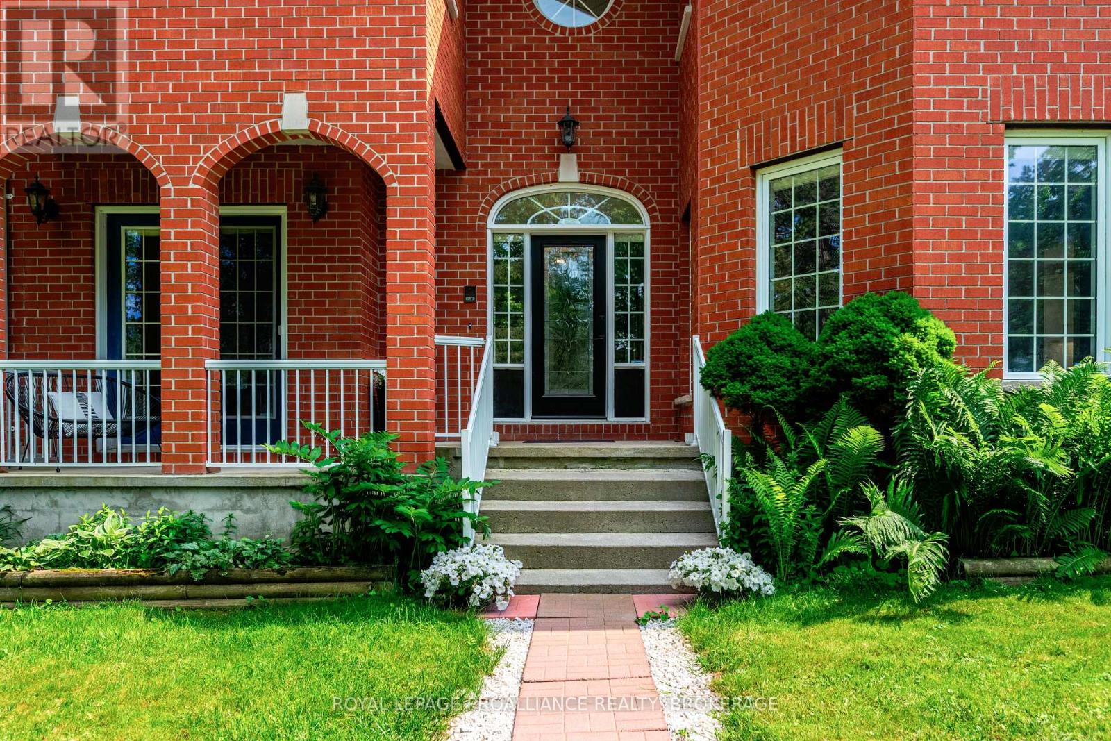 946 BRIDGE STREET W